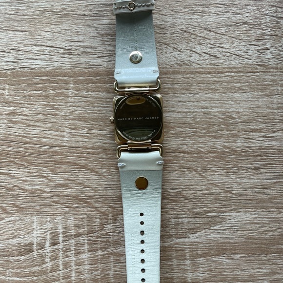 Marc by Marc Jacobs gold patent leather watch - Picture 4 of 4